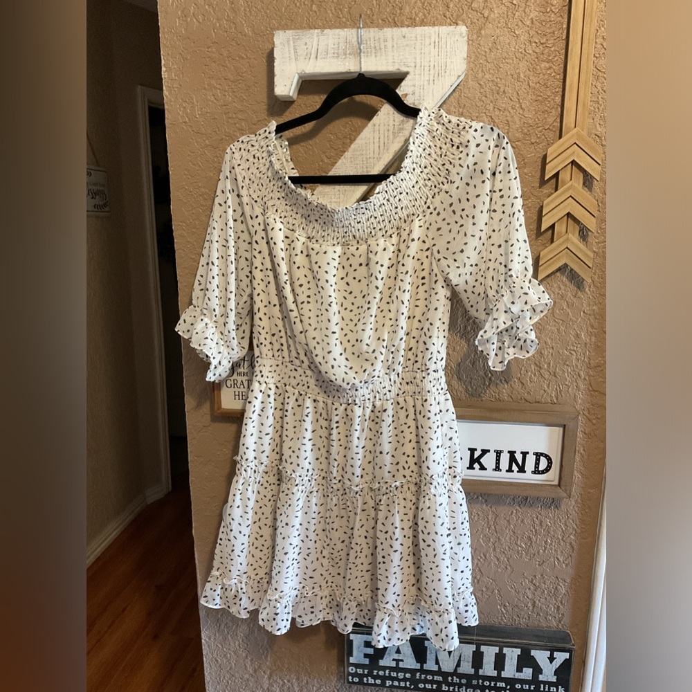 Trixx White With Black Dalmatian Print Off the Shoulder Dress Women’s Size Small
